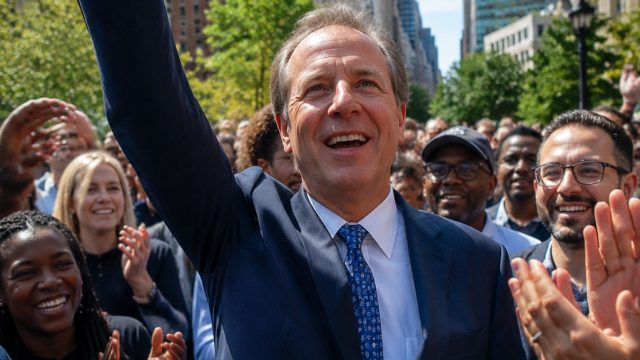 Brad Lander Triumphs in Democratic Primary, Shakes Up NYC Political Landscape | cara menebak kartu b